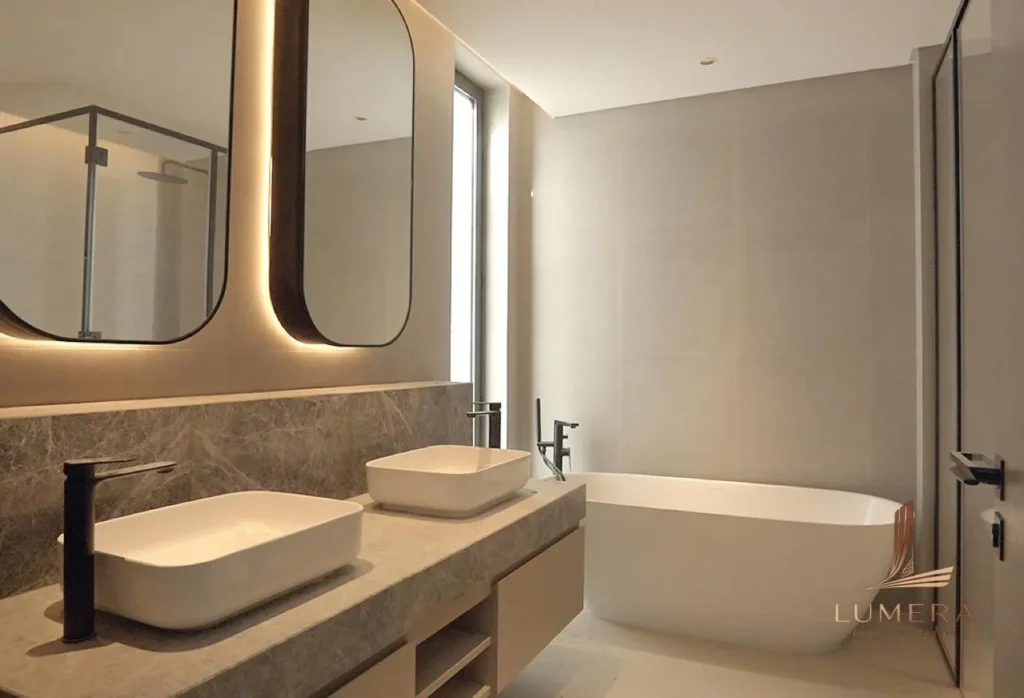 Upgraded & Extended | 4BR to 5BR Villa | Closed Kitchen | Steps from the Lagoon