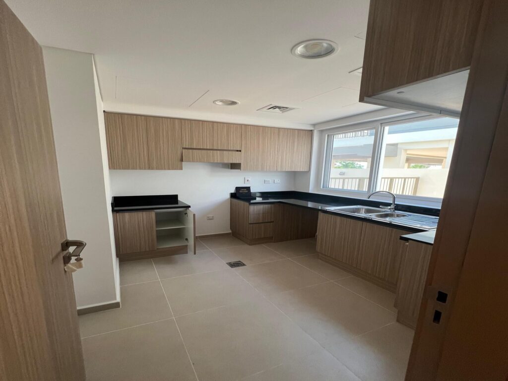 Modern 3 Bedroom | Furnished | Private Garden | Amargo 2