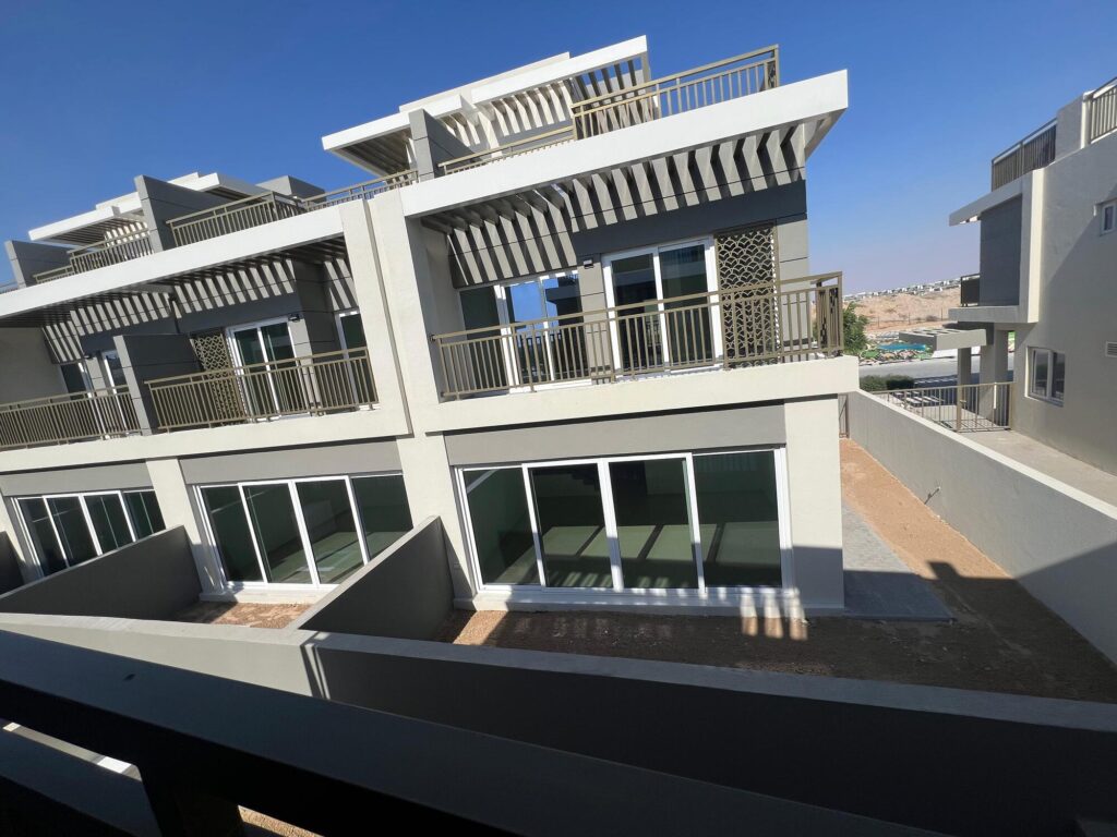 Modern 3 Bedroom | Furnished | Private Garden | Amargo 2