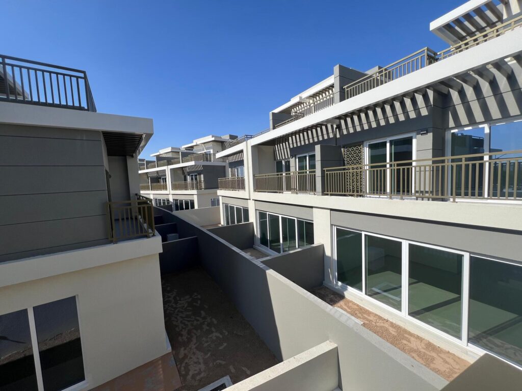 Modern 3 Bedroom | Furnished | Private Garden | Amargo 2