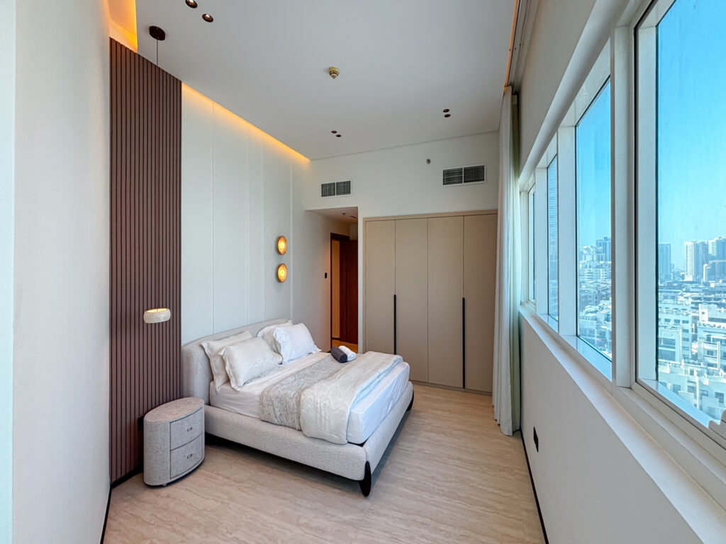 Luxury 1 BR | Corner Unit | Community View | Amaris Residence