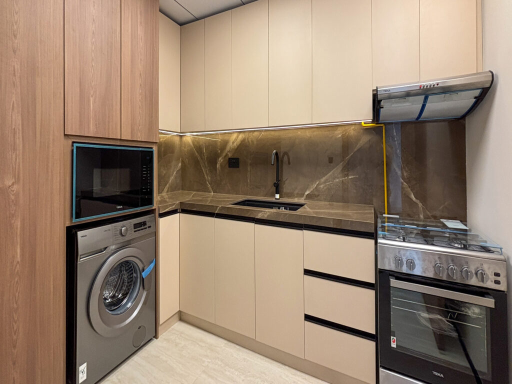 Luxury 1 BR | Corner Unit | Community View | Amaris Residence