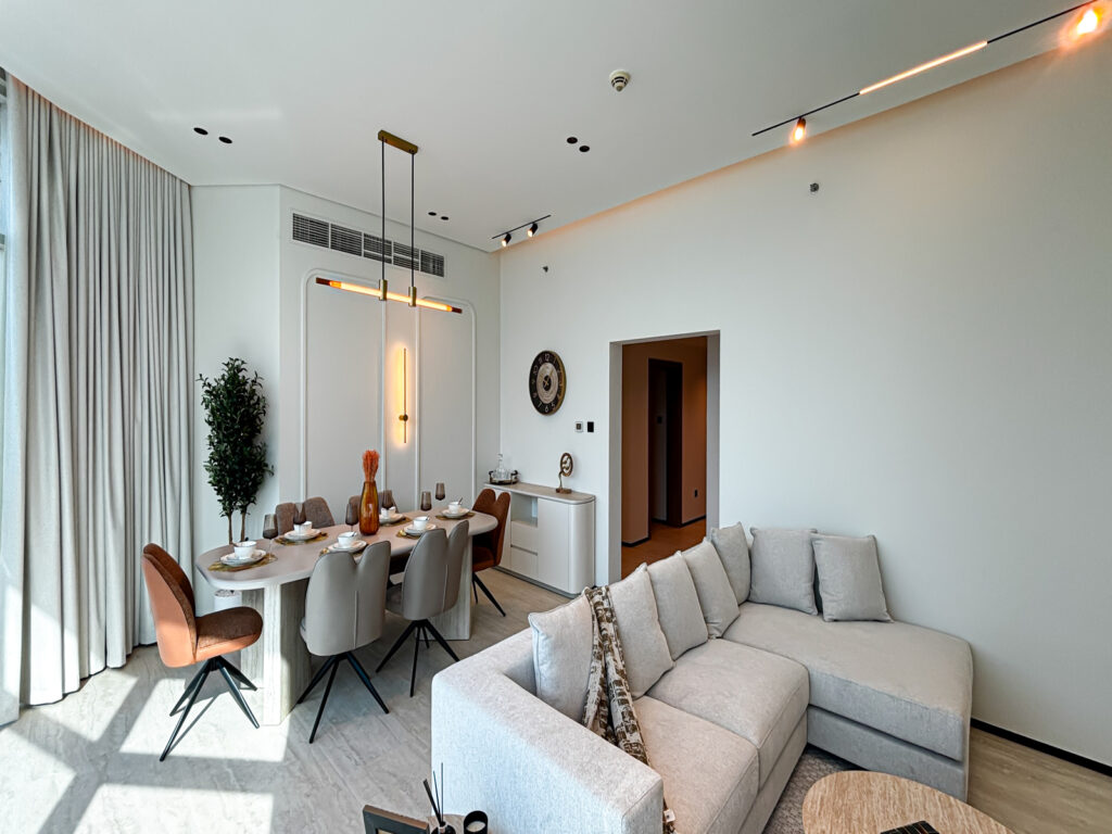 Luxury 1 BR | Corner Unit | Community View | Amaris Residence