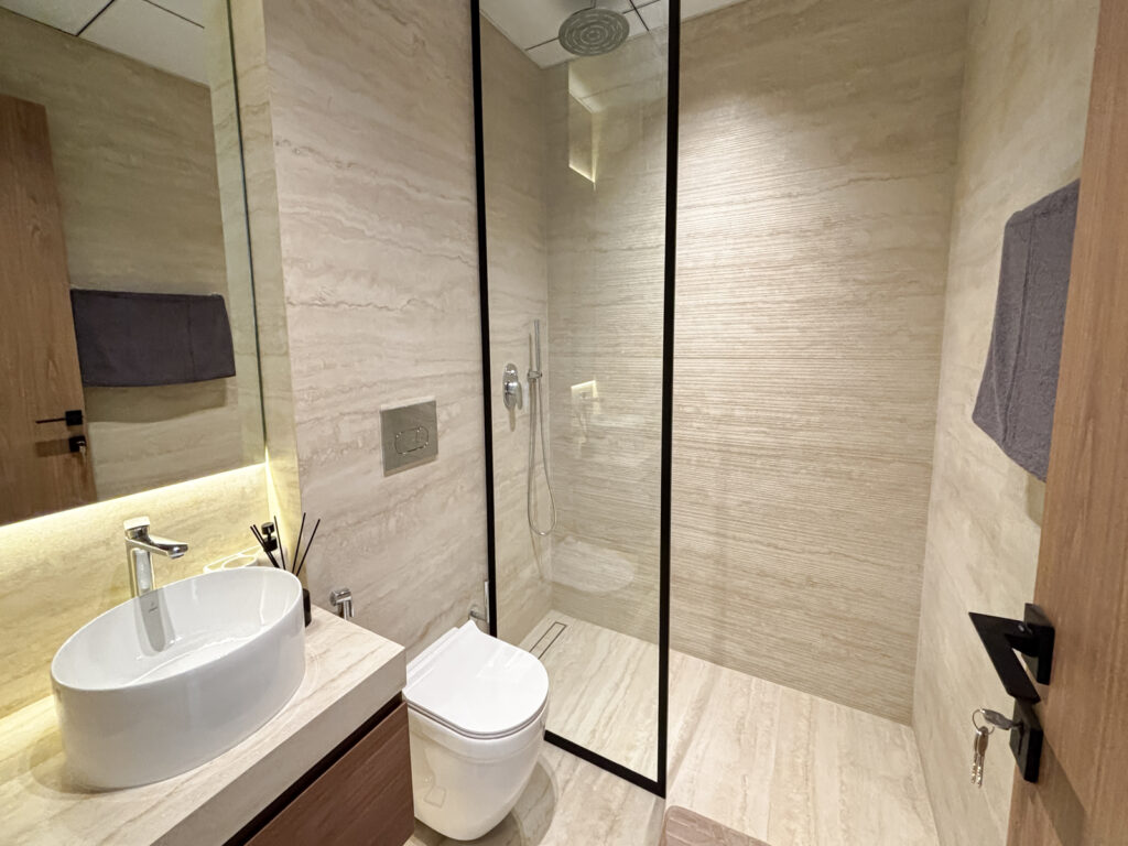 Luxury 1 BR | Corner Unit | Community View | Amaris Residence