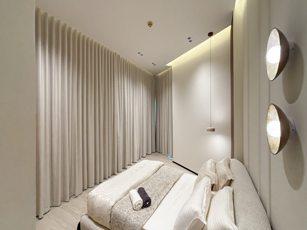 Luxury 1 BR | Corner Unit | Community View | Amaris Residence