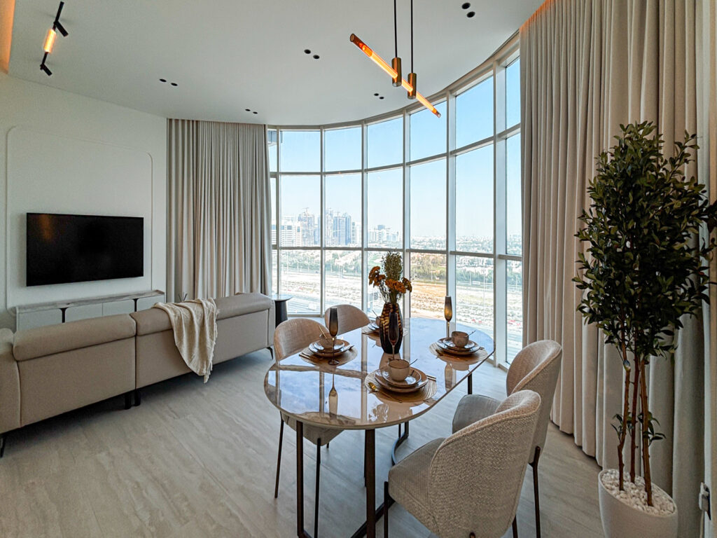 Luxury 1 BR | Corner Unit | Community View | Amaris Residence